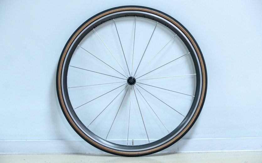 Radial laced wheel: the spoke is the shortest connection between hub and rim.