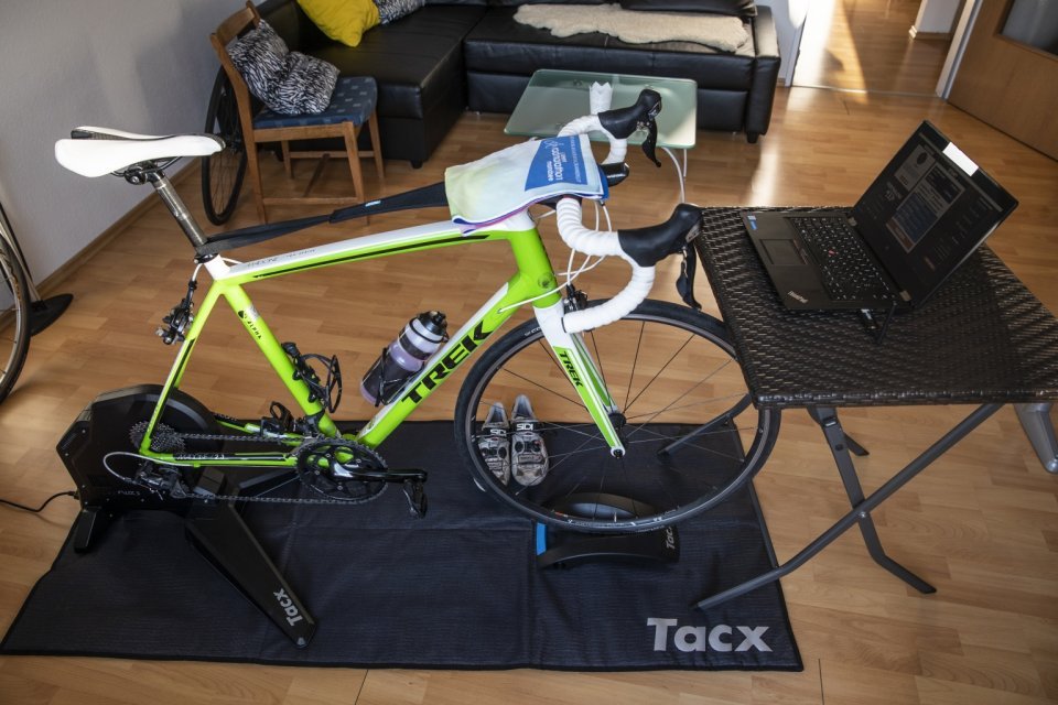 Tacx Flux S T2900S Rollentrainer Trainingsmatte Schweißfänger