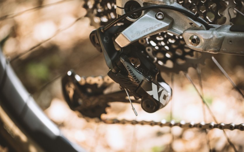 The Liteville 301 MK14 dream MTB bike build made possible thanks to bike-components.de. The SRAM X01 drivetrain has enough range and carbon cranks.