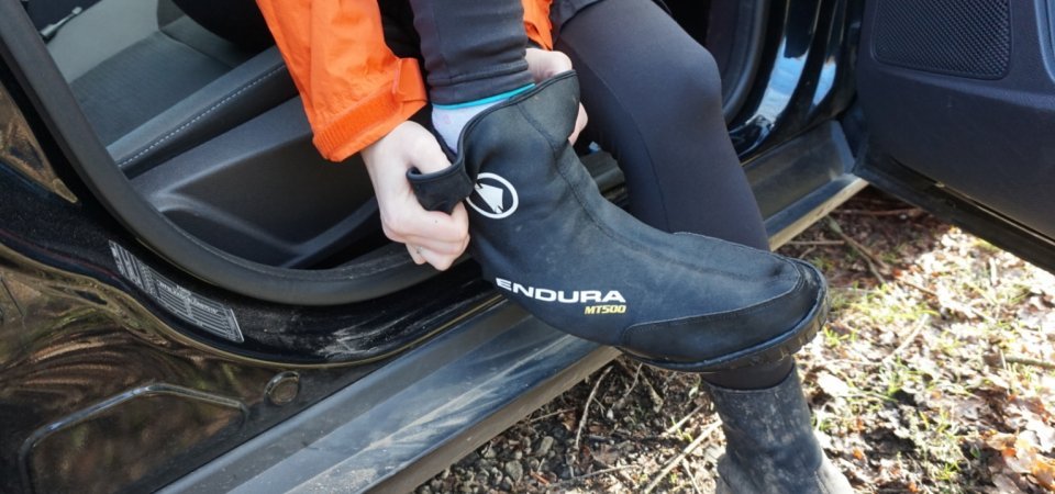 Endura MT500 Plus overshoes fit tight, but well. 