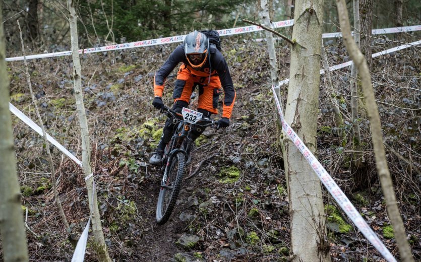 Die bike-components Mitarbeiter beim Superplastik Enduro Cup Rennen in Esneux, Belgien