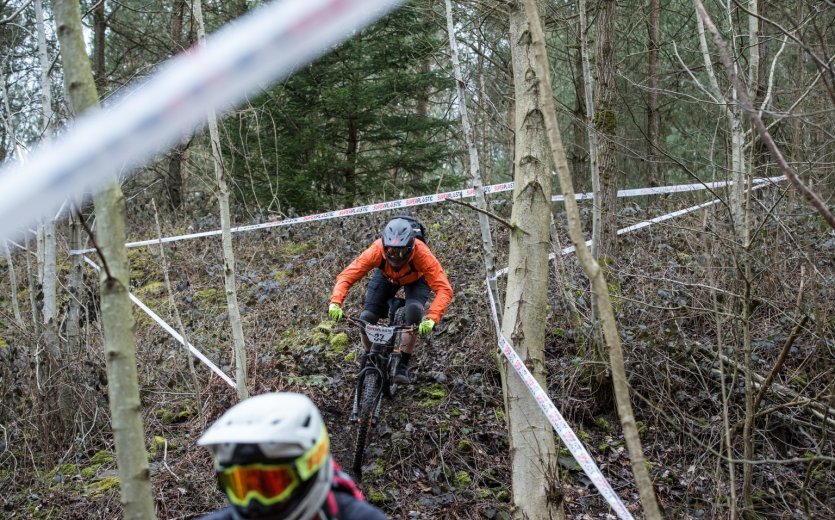 Die bike-components Mitarbeiter beim Superplastik Enduro Cup Rennen in Esneux, Belgien