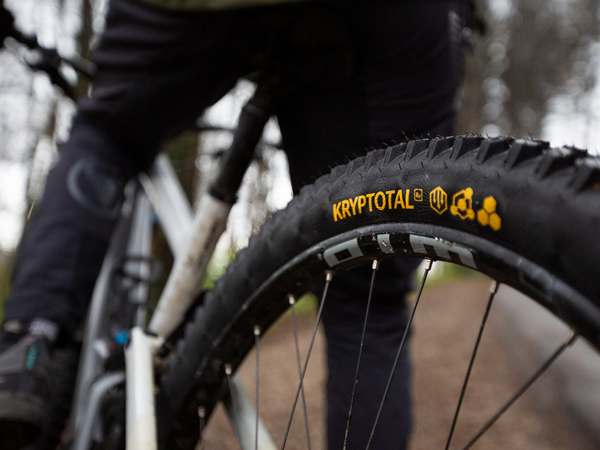 春の新作続々春の新作続々Continental Kryptotal-R 29 X 2.4 [Trail Casing] Foldable MTB  Mountain Bike Tire Black フレーム、パーツ
