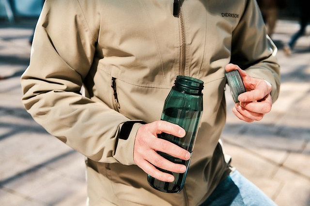 FIDLOCK TWIST Life Trinkflasche 700 ml mit Bike Base Haltesystem - transparent-grün | 700 ml