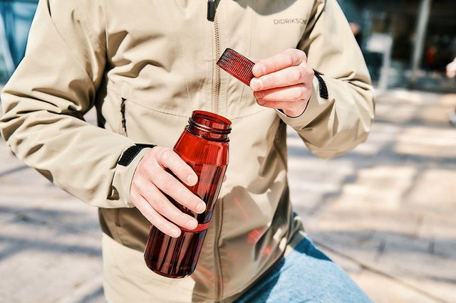 FIDLOCK TWIST Life Trinkflasche 700 ml mit Bike Base Haltesystem - transparent-rot | 700 ml