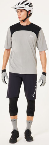 Oakley Pantalones cortos Free Ride - blackout/30
