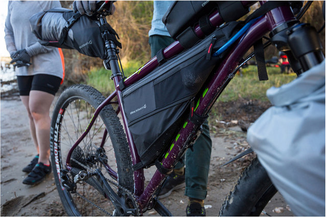 Bolsa de cuadro Outpost Frame Bag - negro/small