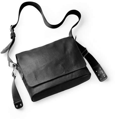 Paddington Shoulder Bag - total black/13 litres