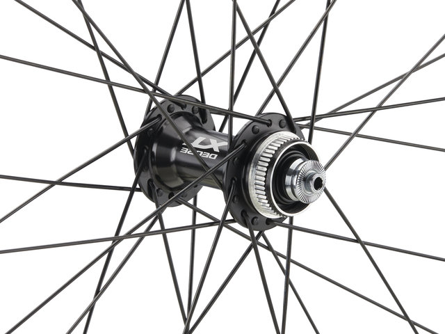 bc basic Juego de ruedas Urban XT V-Brake / Disc Center Lock DT Swiss 535 28" - schwarz | 135 mm | 100 mm | 28" | Shimano MTB | 100 mm | Shimano MTB | 100 mm | 135 mm