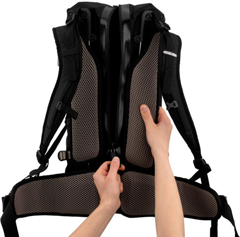 Atrack 25 L Backpack - black/25 litres