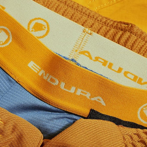 Endura Hummvee Shorts mit Innenhose - yellow mustard | XL