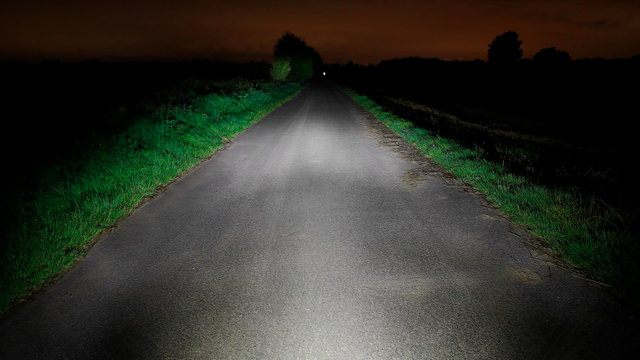 Lampe Avant à LED M99 Mini Pure-25 E-Bike (StVZO) Modèle 2022 - noir/450 lumens