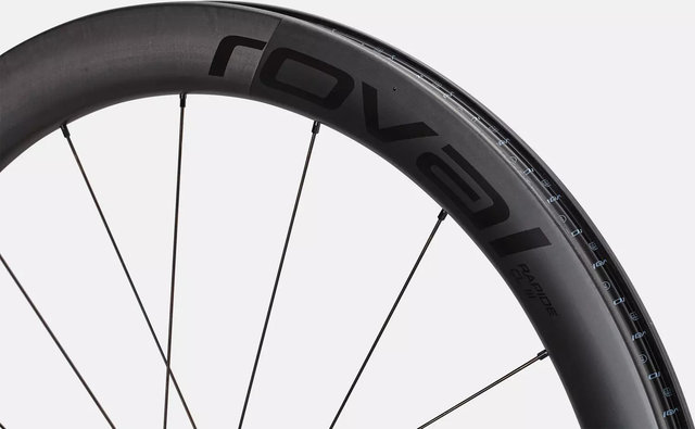 Specialized Roue en carbone Roval Rapide CL III Disc Center-Lock 28" - satin carbon-satin black | 142 mm | roue arrière uniquement | Shimano Route | Non Boost | 28" | roue arrière uniquement