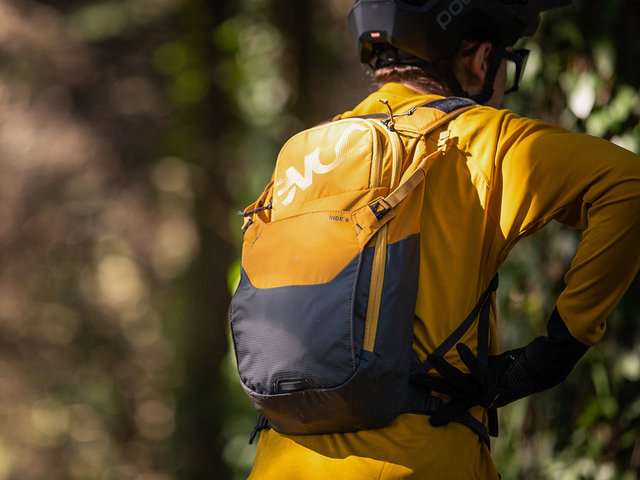 evoc Mochila Ride 8 - loam-carbon grey/8 litros