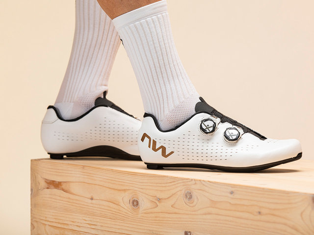 Northwave Revolution 3 Road Bike Shoes - white-bronze/42