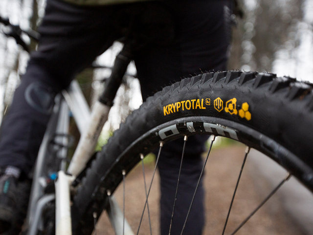 Cubierta plegable Kryptotal-R Downhill SuperSoft 29" - negro/29x2,4