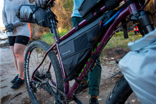 Blackburn Outpost Frame Bag - black/small