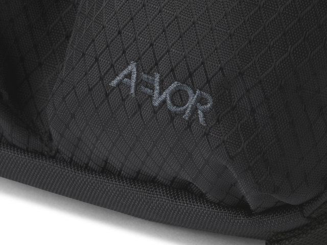 AEVOR Sacoche UT Pouch - utility black/2000 
