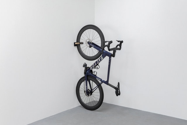 Tons Soporte de pared vertical para bicicletas - natural oak/38 mm