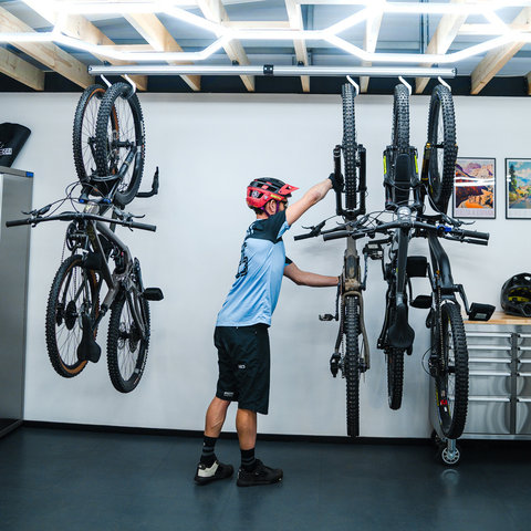 Stashed Products Soporte de techo para bicicletas SpaceRail 4 x - negro-plata