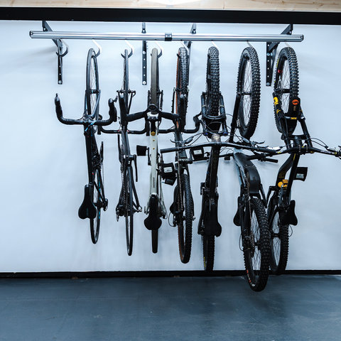 Stashed Products Soporte de pared para bicicleta SpaceRail 8x - negro-plata