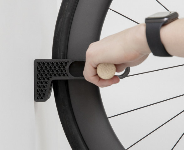 Tons Soporte de pared vertical para bicicletas - natural oak/38 mm