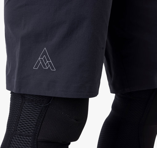 7mesh Pantalones Cortos Glidepath para Damas año modelo 2025 - black/S
