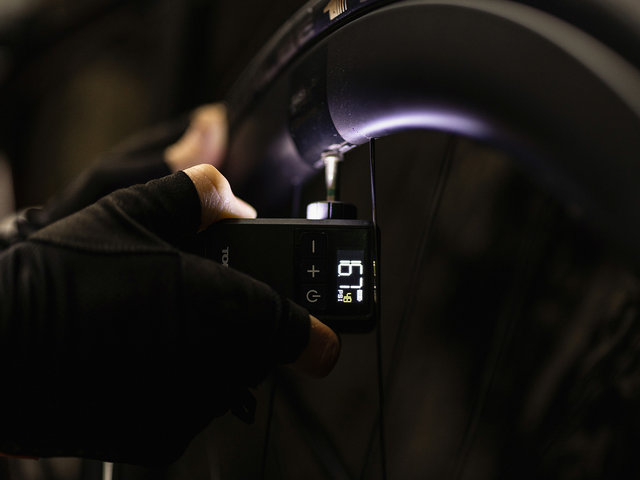 Topeak E-Booster Digital Mini electric Mini Pump - black