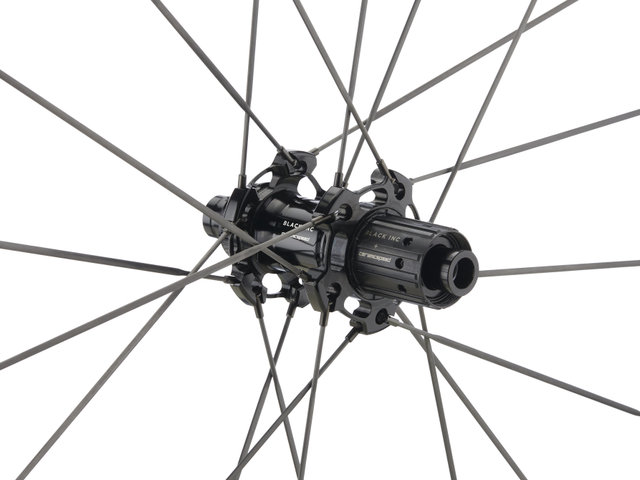 Black Inc 48|58 Disc Center Lock Carbon 28" Laufradsatz - black label/28"/Non Boost/Non Boost/100 mm/142 mm/Shimano Road/142 mm/100 mm/Shimano Road/100 mm