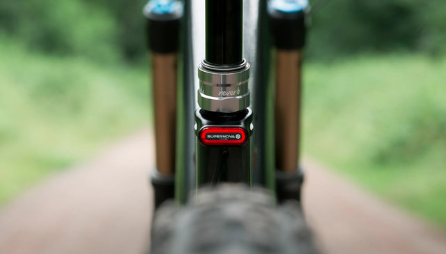 Supernova TL3 MINI PRO Seatpost Clamp feu arrière avec homologation StVZO - black | 31,6 mm