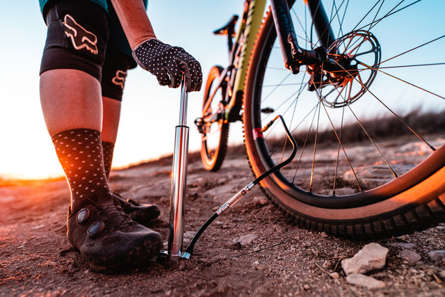 Lezyne Mini-pompe Micro Floor Drive CNC - noir