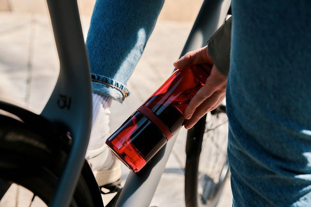 FIDLOCK TWIST Life Trinkflasche 700 ml mit Bike Base Haltesystem - transparent-rot | 700 ml