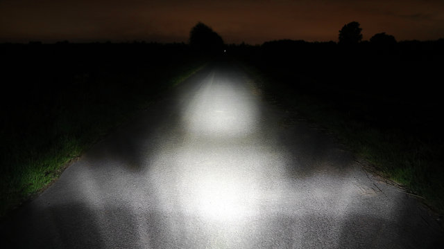 Axa Lampe Avant à LED Blueline 50 Switch (StVZO) - noir