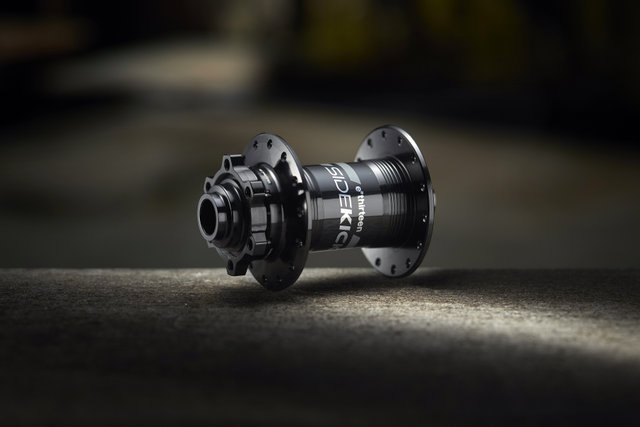 e*thirteen Buje delantero de disco Sidekick 6 agujeros - black | 28 | sólo rueda delantera