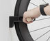 Tons Soporte de pared vertical para bicicletas - natural oak/38 mm
