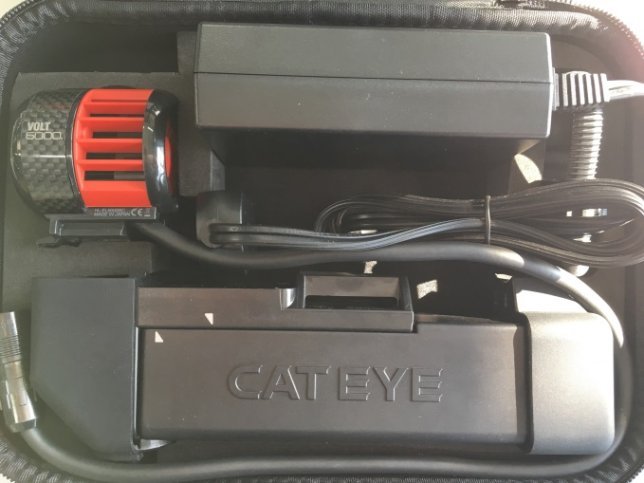 The CATEYE Volt 6000 nicely packed into its case.