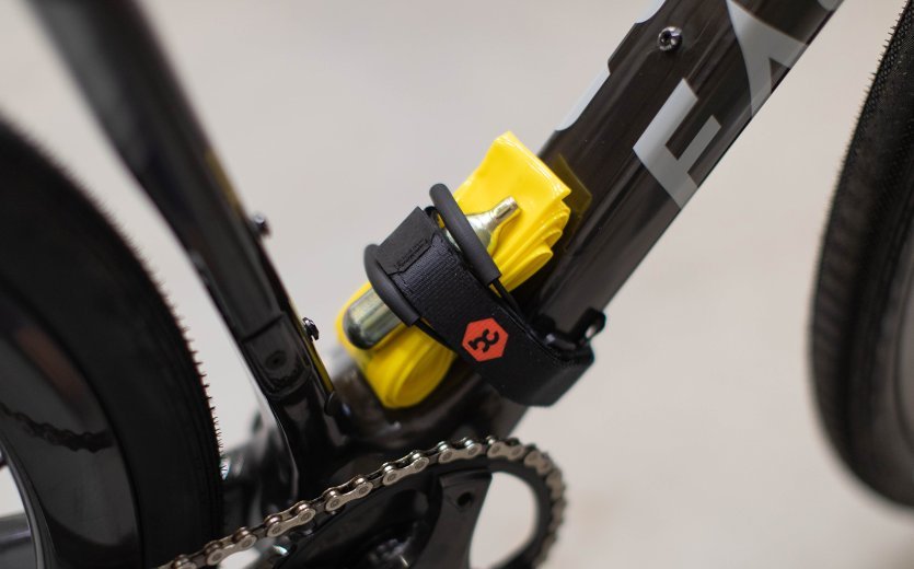 A Pirelli P-Zero SmarTube and cartridge are attached directly to the frame.
