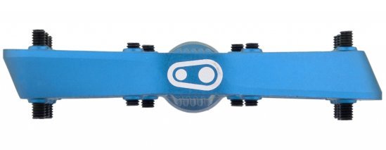 Many flat pedals are equipped with a concave base.